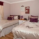 Riverbank View Three Bedroom With Free Parking Apartment York