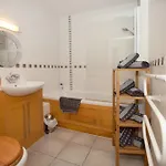 Riverbank View Three Bedroom With Free Parking Apartment York