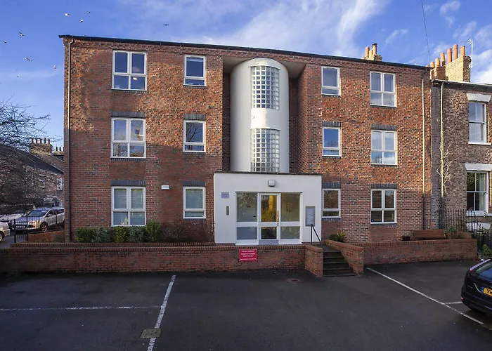 Apartament Riverbank View Three Bedroom With Free Parking *