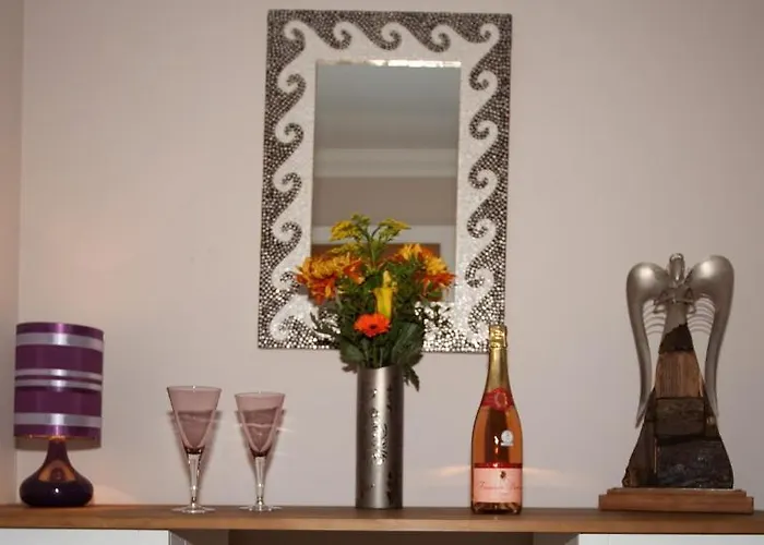 Riverbank View Three Bedroom With Free Parking Apartament York