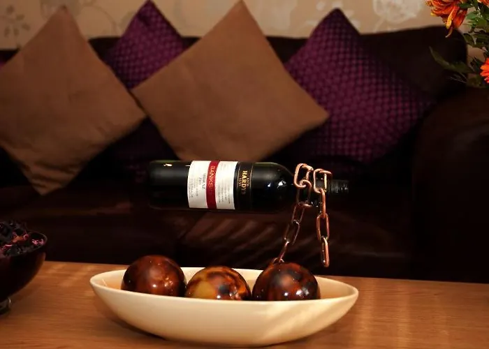 Riverbank View Three Bedroom With Free Parking *