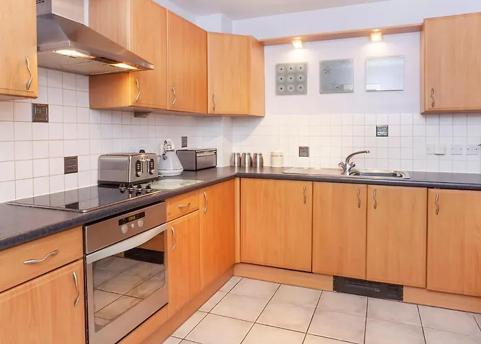 Apartament Riverbank View Three Bedroom With Free Parking *