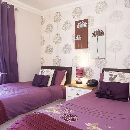 شقة Riverbank View Three Bedroom With Free Parking