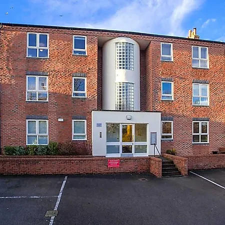 Riverbank View Three Bedroom With Free Parking