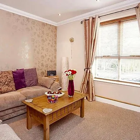 Riverbank View Three Bedroom With Free Parking Appartement *