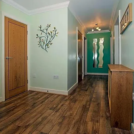 Riverbank View Three Bedroom With Free Parking Appartement *