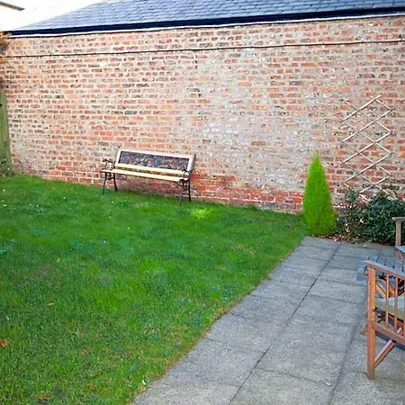 Riverbank View Three Bedroom With Free Parking *