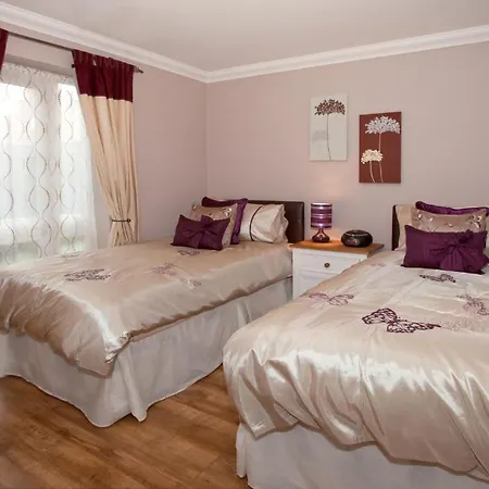 Riverbank View Three Bedroom With Free Parking