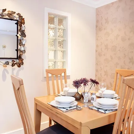 شقة Riverbank View Three Bedroom With Free Parking