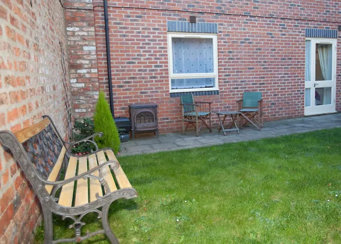 Riverbank View Three Bedroom With Free Parking *