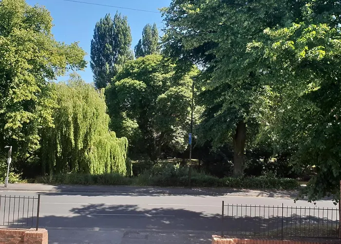 Riverbank View Three Bedroom With Free Parking * York