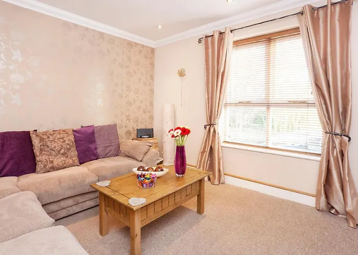 Riverbank View Three Bedroom With Free Parking