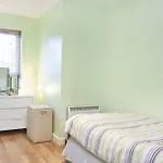 Riverbank View Three Bedroom With Free Parking