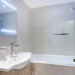 Riverbank View Three Bedroom With Free Parking