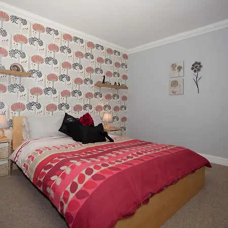 Riverbank View Three Bedroom With Free Parking 约克