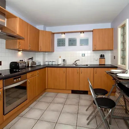 Appartement Riverbank View Three Bedroom With Free Parking *
