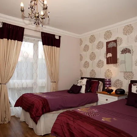 Riverbank View Three Bedroom With Free Parking Appartement
