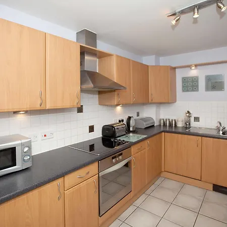 Riverbank View Three Bedroom With Free Parking Appartement *