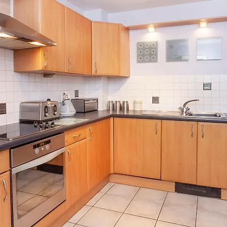 Appartement Riverbank View Three Bedroom With Free Parking *